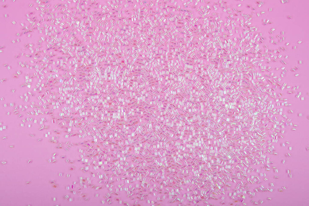 Pearl Confettis op roze achtergrond. S - Foto, afbeelding