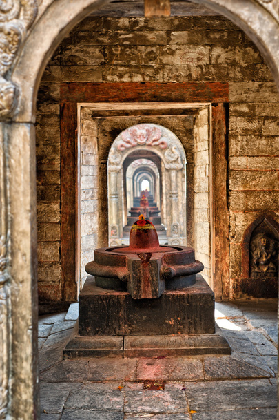 shiva lingam de templo de Pashupatinath
 - Foto, Imagem