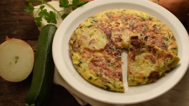 Frittata with potatoes and zucchini - Footage, Video
