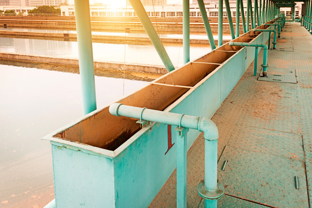 Moderno impianto di trattamento delle acque reflue urbane - Foto, immagini