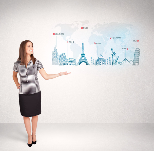 Επιχειρηματίας παρουσιάζει χάρτη με διάσημες πόλεις και ορόσημα - Φωτογραφία, εικόνα