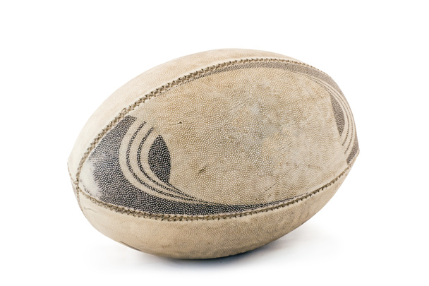 Abgenutzter Rugby-Ball mit Clipping-Pfad - Foto, Bild