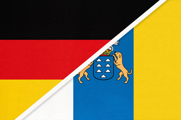 Bundesrepublik Deutschland und Kanarische Inseln, Symbol zweier Nationalflaggen aus Textil. Beziehungen, Partnerschaft und Wirtschaft zwischen den europäischen Ländern. - Foto, Bild