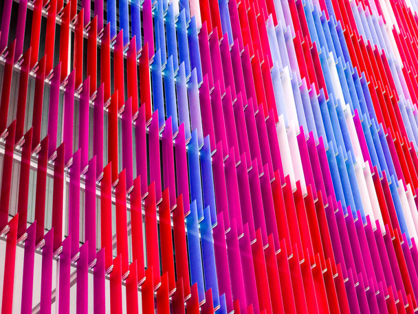 acrílico interior folha de plástico, canto direito branco, azul rosa magenta colorido padrão de design conceito
 - Foto, Imagem