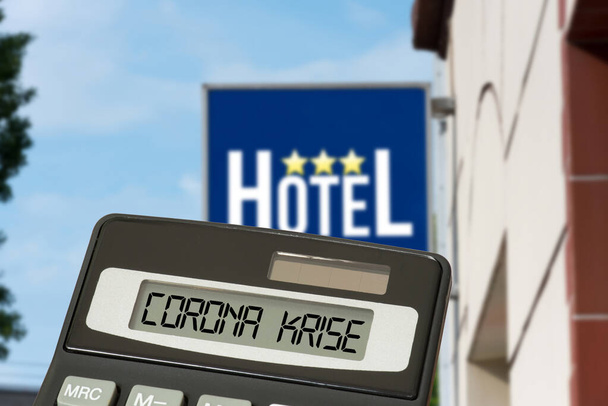 Hotel, calcolatrice e costo della crisi di Corona
 - Foto, immagini