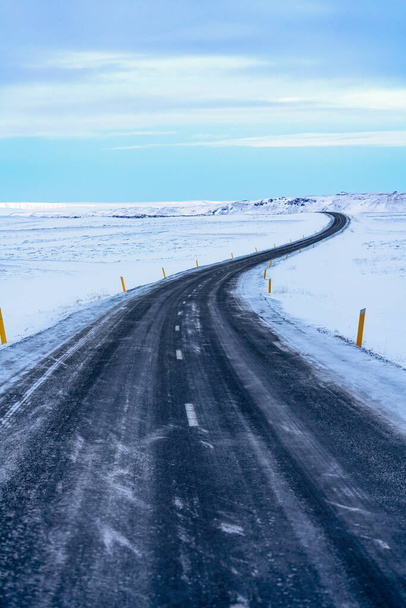 Icelandic Main Road in Winter cutting through a snowy landscape - Foto, afbeelding