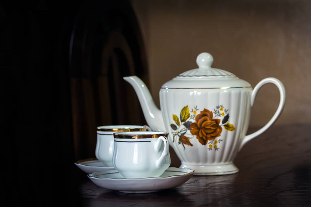 White rose print tea pot and cups - Photo, Image