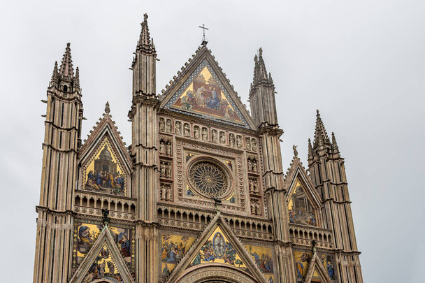 Orvietská katedrála, bazilika Santa Maria Assunta, významný příklad románské a italské gotické architektury Orvieto, Terni, Itálie. - Fotografie, Obrázek