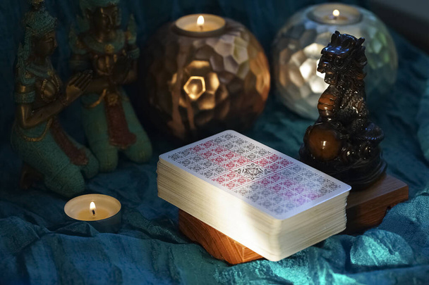 Magie pour attirer l'argent, rituels et prédiction du destin, cartes de tarot
 - Photo, image
