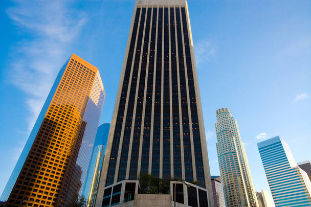 Skyline di edifici nel quartiere finanziario del centro di Los Angeles, California, Stati Uniti
 - Foto, immagini