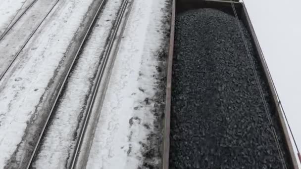 freight train transports coal. Full wagons loaded with minerals - Footage, Video