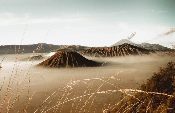 Mount Bromo is an active volcano and one of the most visited tourist attractions in East Java, Indonesia. Panorama Bromo - Foto, Imagem