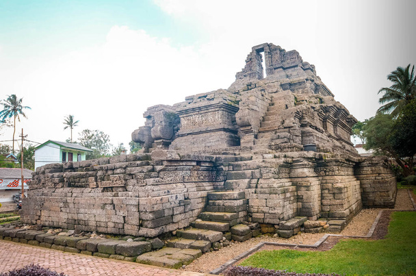 Candi peninggalan kerajaan singasari di Desa Tumpang, Malang, Indonézia - Fotó, kép