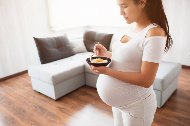 Hamile kadınlar için sağlıklı yiyeceklerin yakın plan çekimi. Hamilelik boyunca diyet - Fotoğraf, Görsel