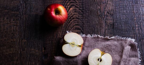 Ripe red apples on table close up - Φωτογραφία, εικόνα
