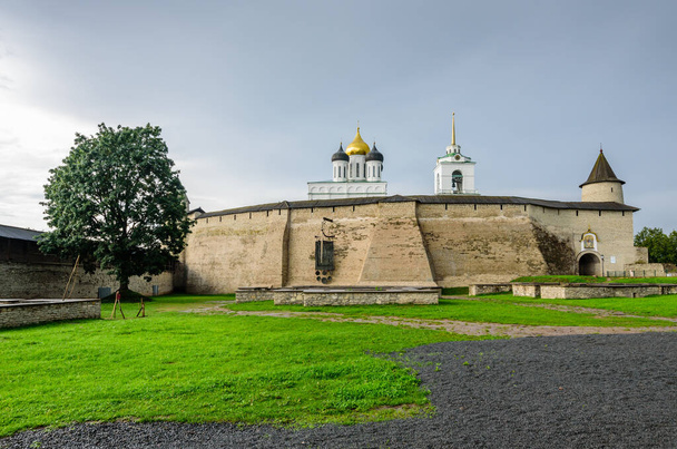 Het oude Kremlin in de stad Pskov in Rusland - Foto, afbeelding