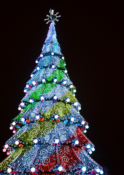 Árbol de Navidad decorado - Foto, imagen