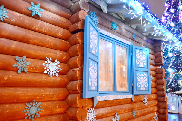 Janela de Natal com flocos de neve
 - Foto, Imagem