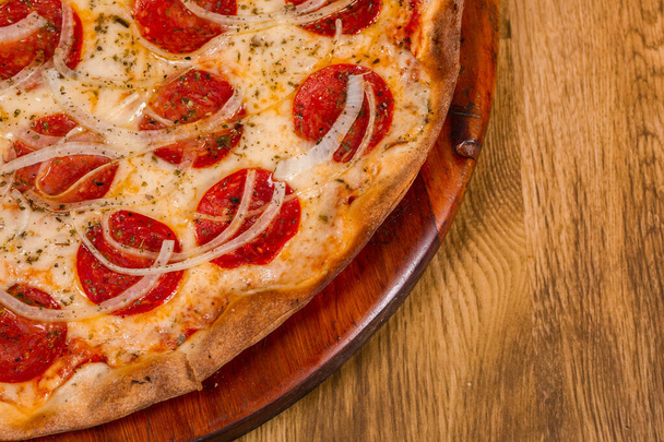 pepperoni pizza szürke háttér. - Fotó, kép