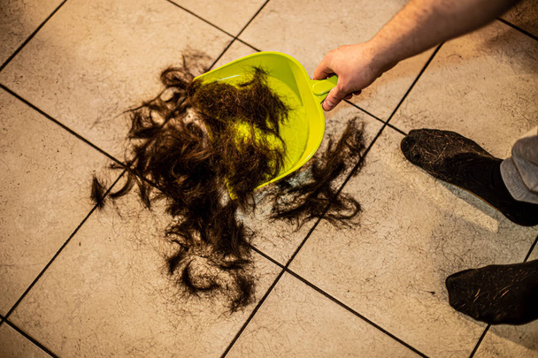 подстриженные волосы после стрижки дома
 - Фото, изображение