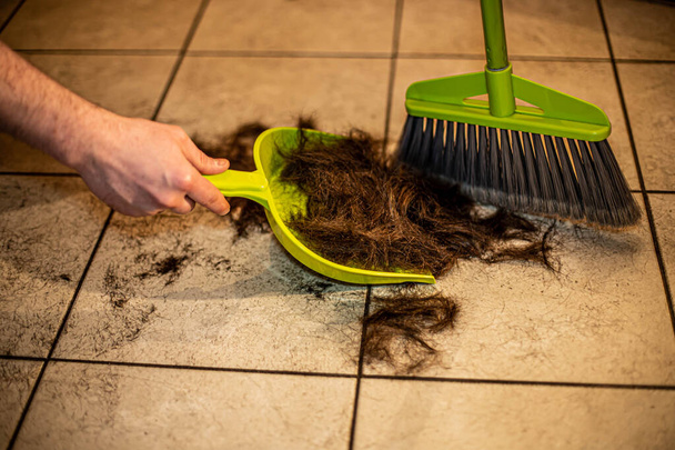 ostříhané vlasy po stříhání doma - Fotografie, Obrázek