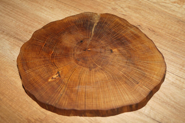 Coupe artisanale en chêne. Plateau en bois fait maison
 - Photo, image