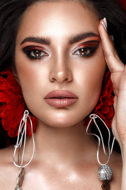 Beautiful girl with bright fashionable make-up and unusual red accessories. Beauty face. - Fotoğraf, Görsel