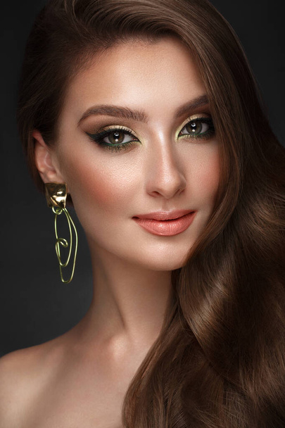 Beautiful girl with bright fashionable make-up and unusual gold accessories. Beauty face. - Foto, Imagem