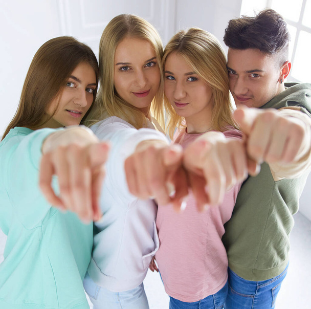 Young people pointing at you standing together - Foto, Imagen