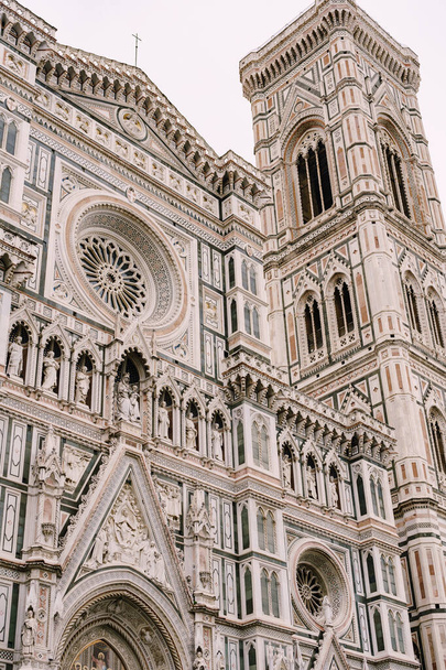 Close-up da fachada do edifício de Santa Maria del Fiore em Florença, Itália
. - Foto, Imagem