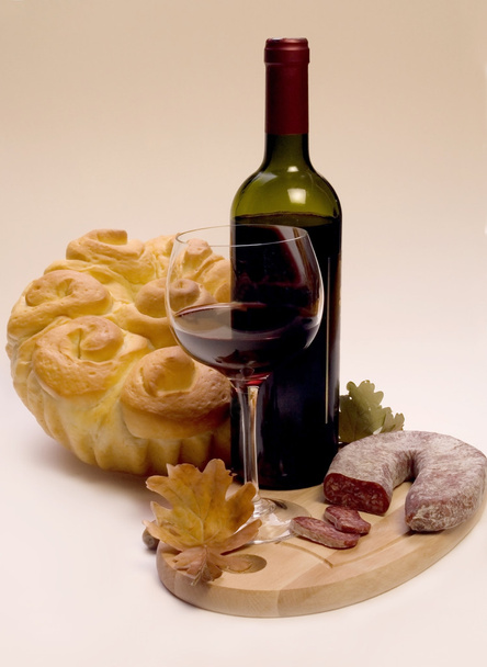 Винтажное вино и бокал вина
 - Фото, изображение