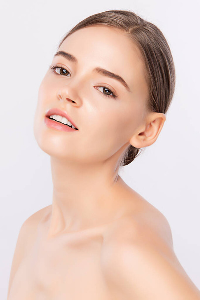 Beauty Woman face Portrait, Beautiful Young Woman with Clean Fresh Healthy Skin, Facial treatment. Cosmetology, beauty and spa, isolated on white background. - Φωτογραφία, εικόνα