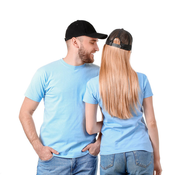 Молода пара в стильних шапочках на білому тлі
 - Фото, зображення