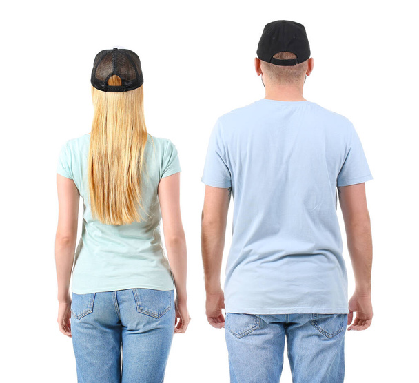 若いカップルでスタイリッシュな帽子の白い背景、バックビュー - 写真・画像