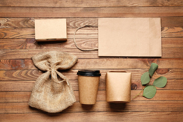 Eco containers for food and drinks on wooden background - Foto, Imagem