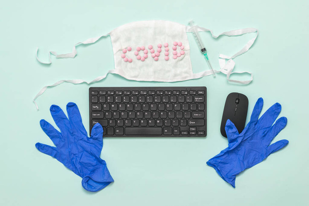 Mezzi protettivi contro le infezioni la tastiera e il mouse su uno sfondo leggero
. - Foto, immagini