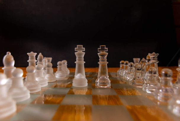 концепція шахової настільної гри для ідей, конкуренції та стратегії, концепція успіху бізнесу
. - Фото, зображення