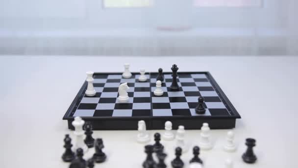 Game of chess. The white pawn defeats the black king. Woman makes a winning move - Video, Çekim