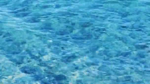 Krásné modré moře ve Středozemním moři, letní dovolená cestování a dovolená - Záběry, video