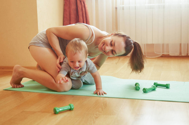 Sport, mateřství a koncept aktivního životního stylu - Fotografie, Obrázek