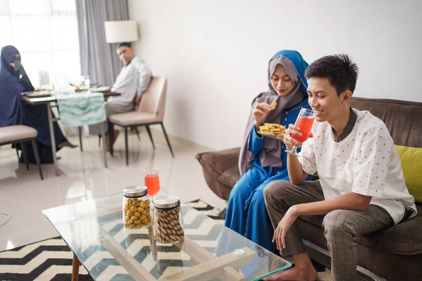 muslim family visit during eid mubarak - Valokuva, kuva
