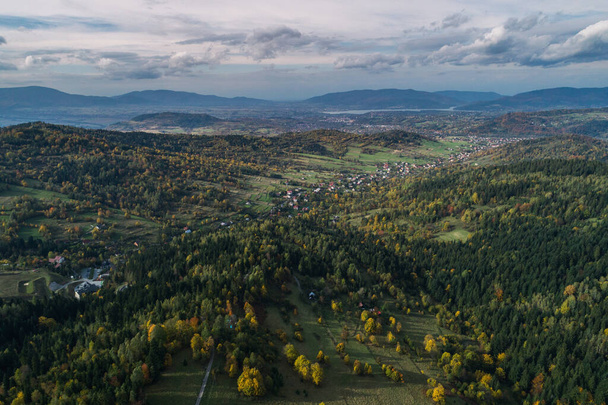 Zywiec Poland,ポーランドの山々と丘の空中ドローン写真 - 写真・画像