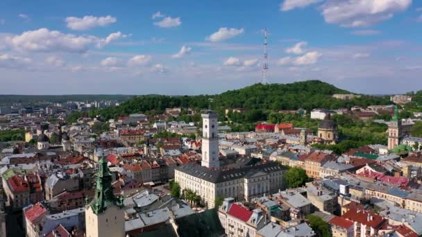 Vista aerea sul municipio e la cattedrale latina di Leopoli, Ucraina dal drone
 - Filmati, video