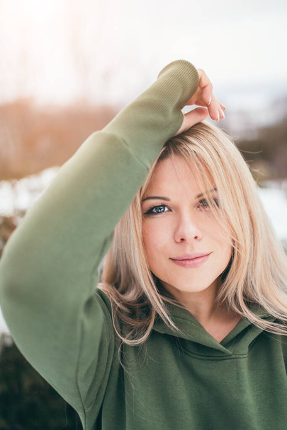 Closeup portrait of a young attractive blonde with long hair and big blue eyes - natural beauty - Valokuva, kuva