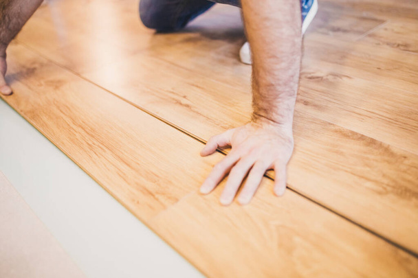 The rules and secrets of laying laminate with lock fastening - technology in pictures - 写真・画像