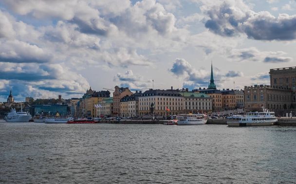 Κτίρια στο ανάχωμα Strandvagen, Στοκχόλμη, Σουηδία. Αύγουστος 2018. - Φωτογραφία, εικόνα