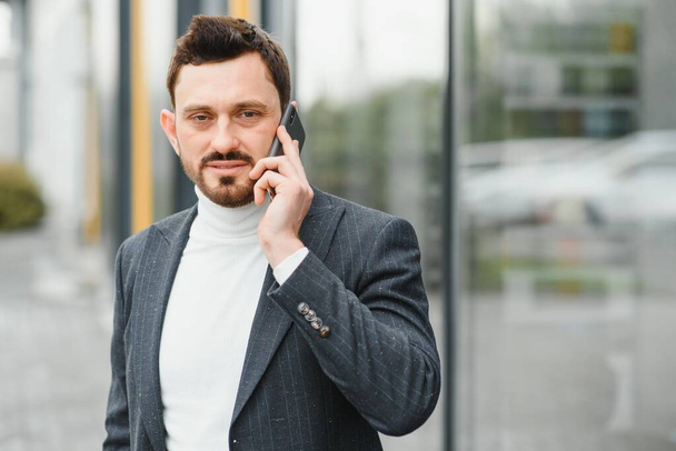 Confident executive manager having mobile talk concentrated on communication - Foto, Imagen