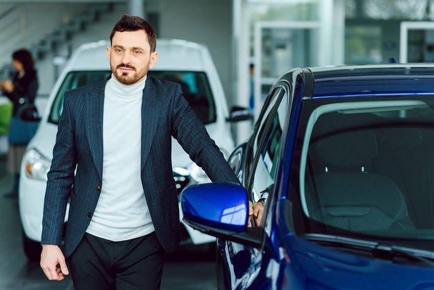 business, car sale, consumerism and people concept - happy man over auto show or salon background - Zdjęcie, obraz