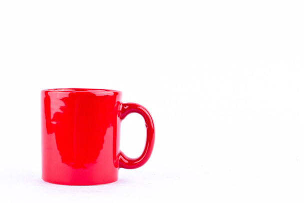 白を基調とした赤コーヒーかティーカップ - 写真・画像