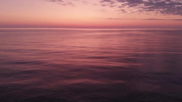 kaunis musta meri auringonlaskun aikaan  - Materiaali, video